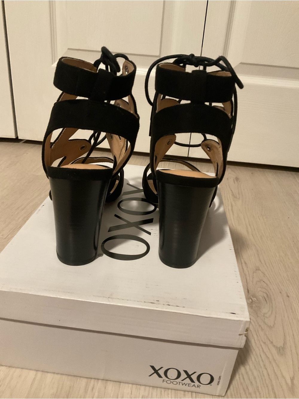 XOXO Barnie Black Lace-Up Cutout Block Heel Sandals - Size 9 New - Picture 5 of 8